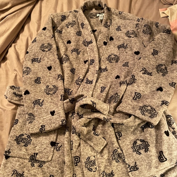 VS PINK Robe - Picture 1 of 6